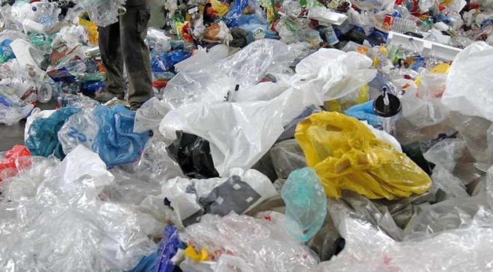 Article : Sacs en plastique : il ne suffit pas seulement de bannir…